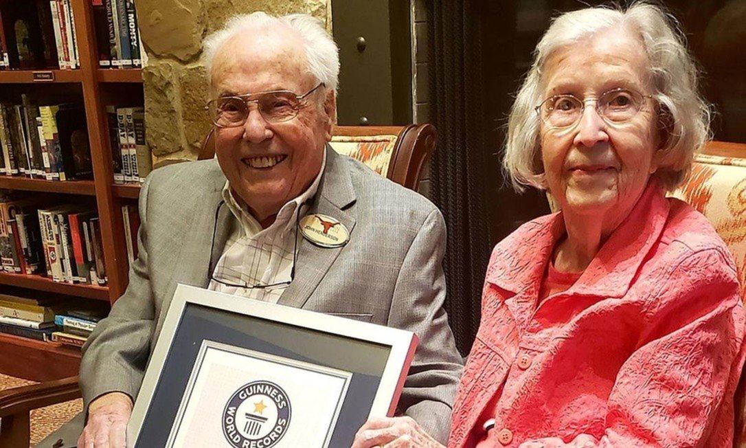 Foto Até que a morte nos separe - Casal comemora 80 anos de casado e entra para o livro dos records Foto Até que a morte nos separe - Casal comemora 80 anos de casado e entra para o livro dos records - Imagem 0
